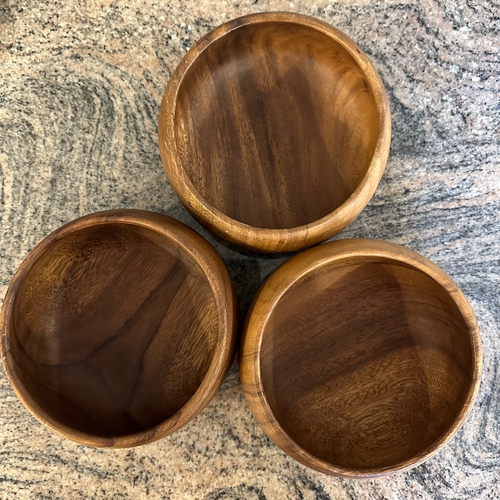 Set of 3 wooden bowls